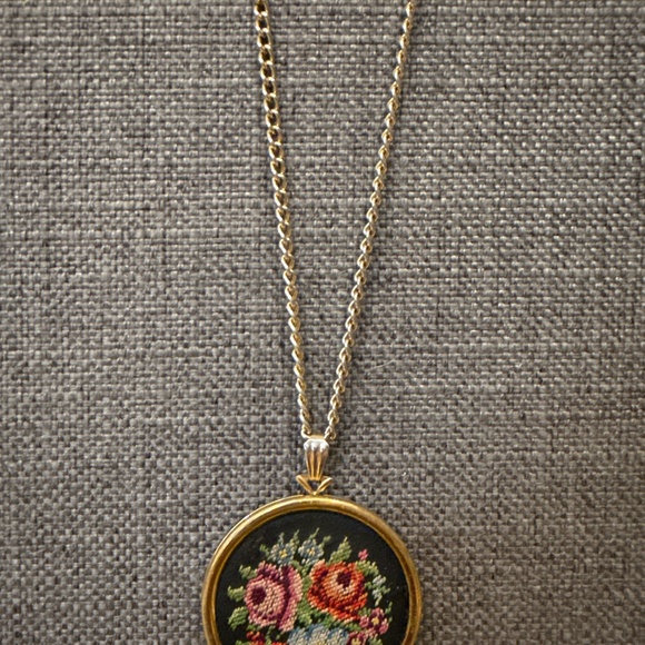 Avon Floralpoint locket - Picture 5 of 11